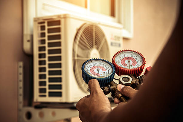 Professional Hvac Installation technician working in Wolcottville, IN